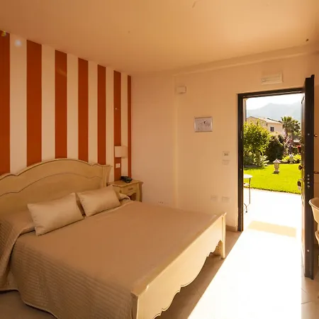 Hotel Alcantara Di Charme 4*