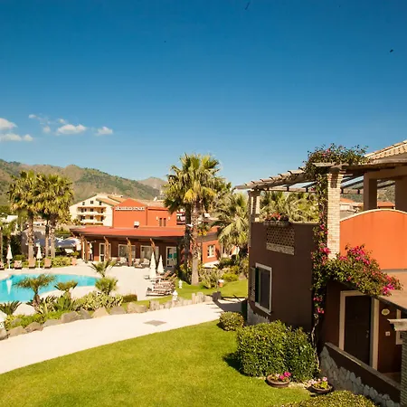 Alcantara Di Charme Hotel 4*