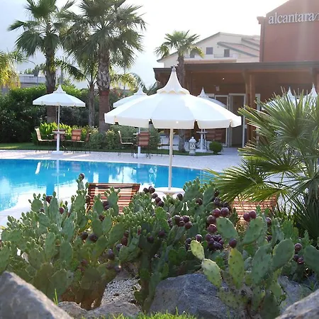 Hotel Alcantara Di Charme 4*